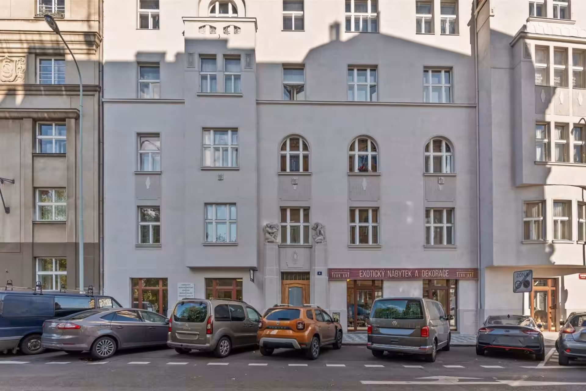 Royal Prague Gallery · 30