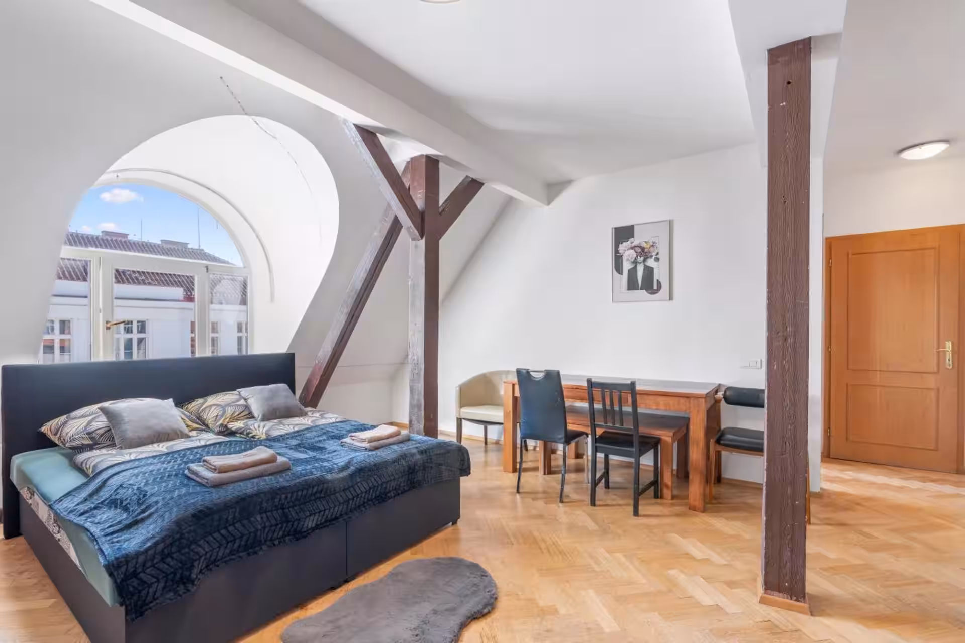 Royal Prague Gallery · 15