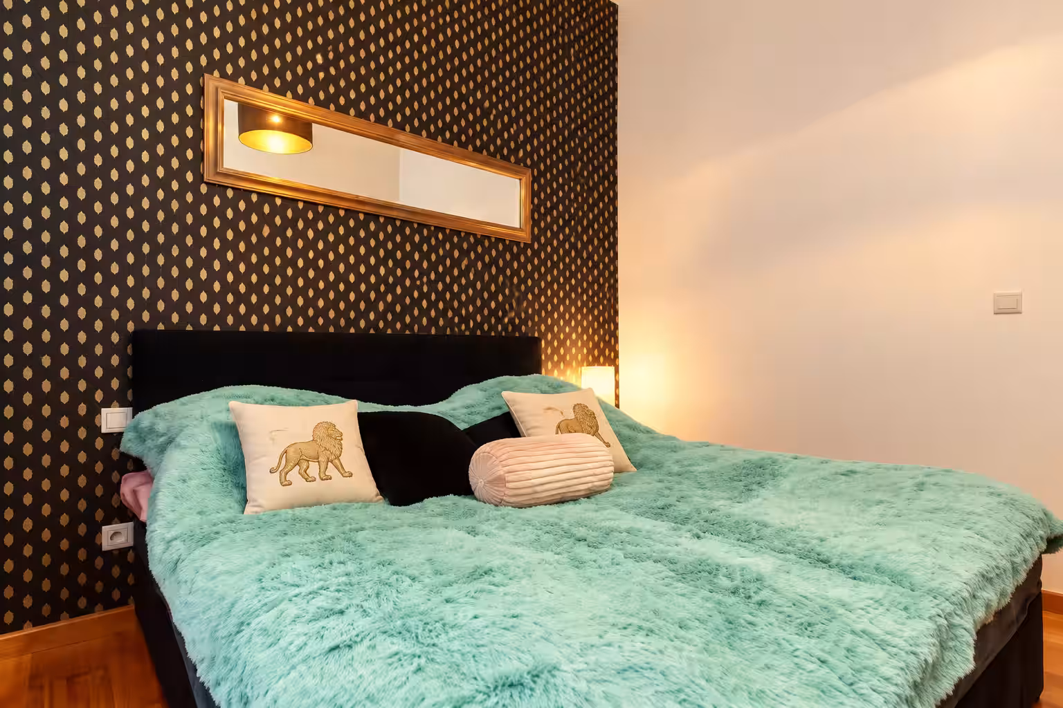 Hound Deluxe Suite · 28