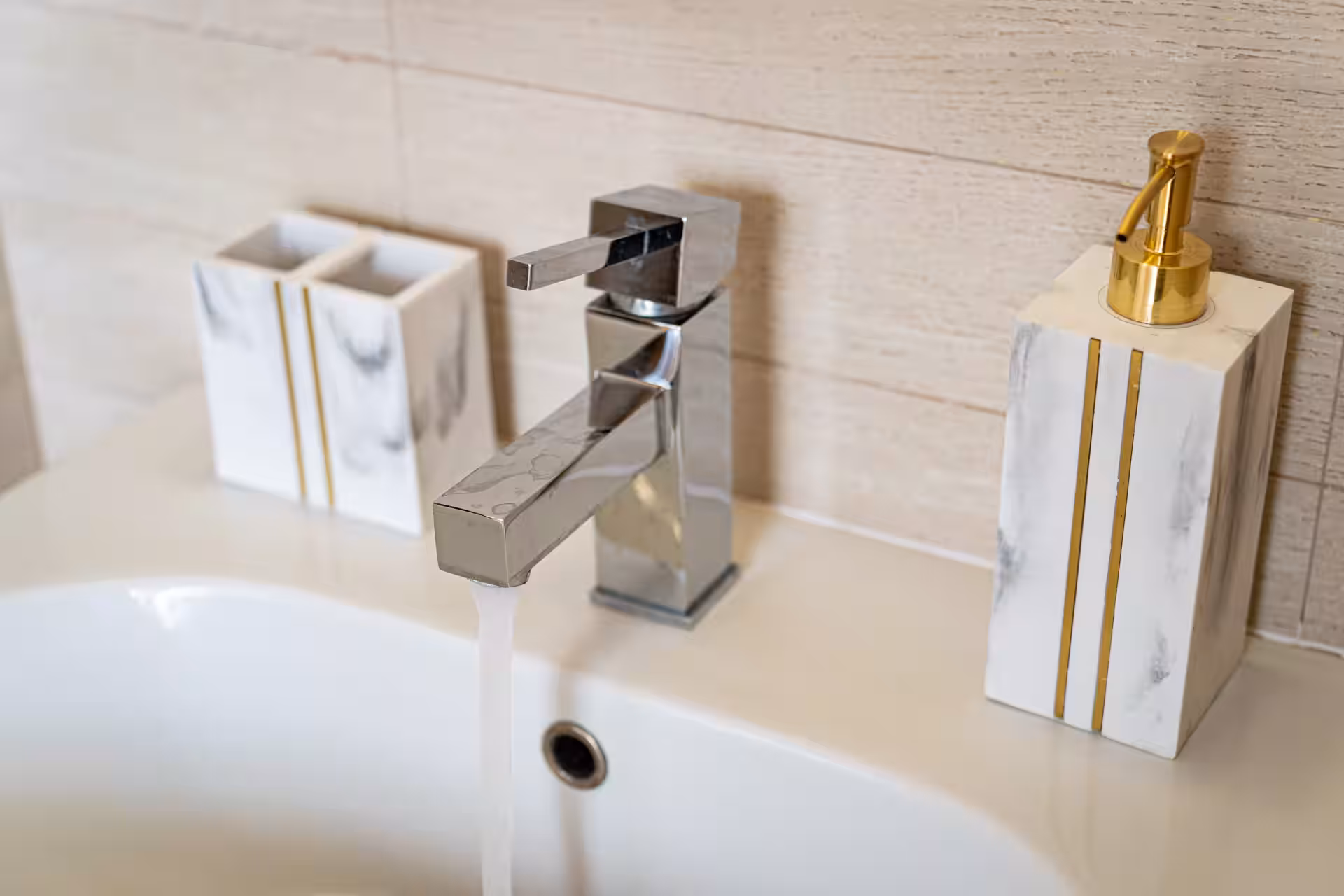 River Deluxe Suite · 36