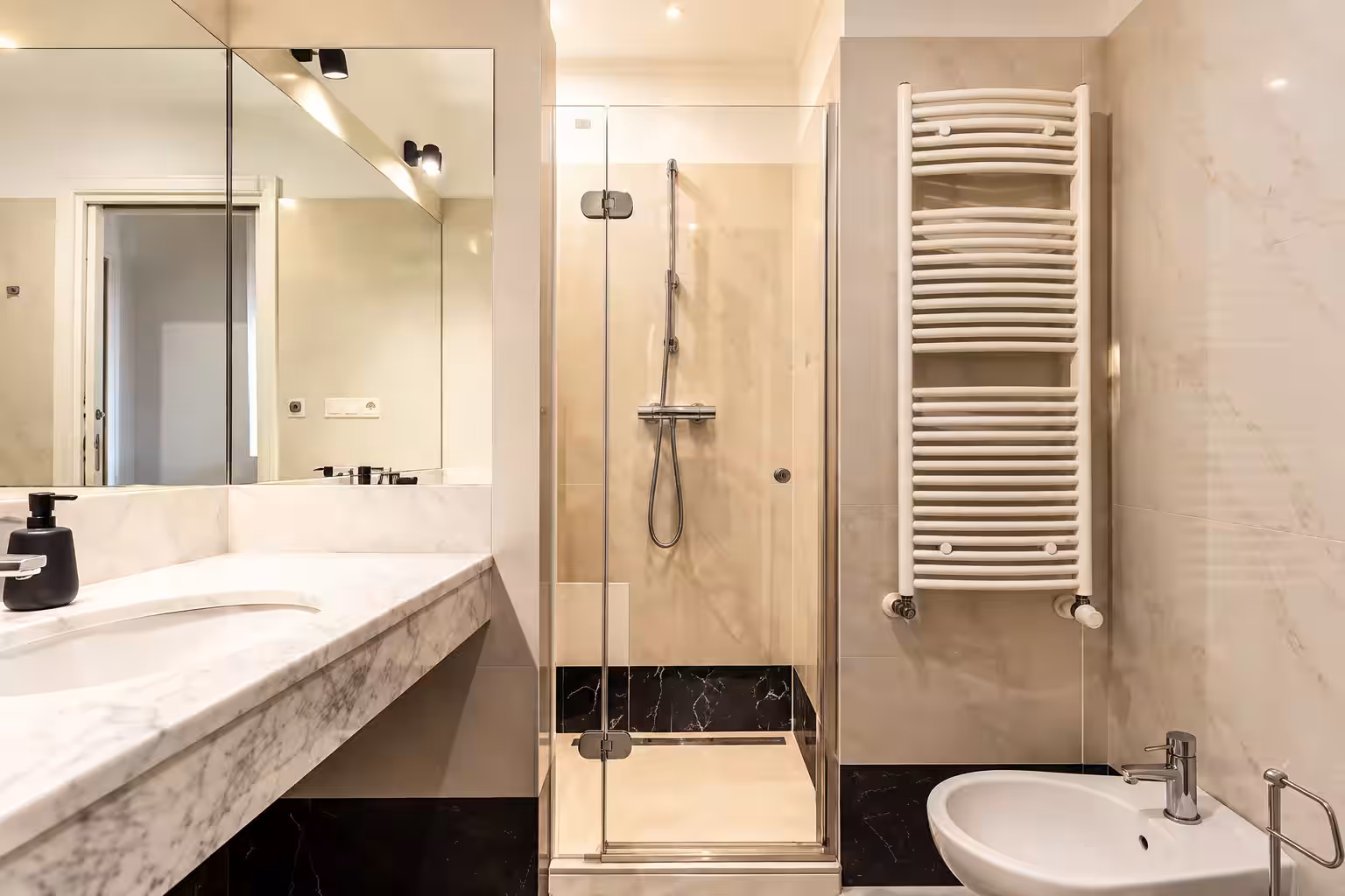 Hound Deluxe Suite · 34