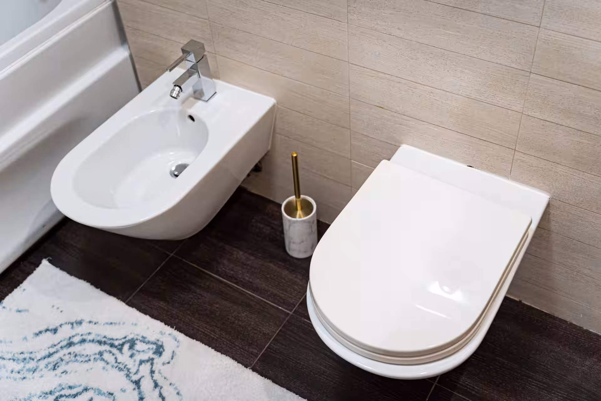 River Deluxe Suite · 62