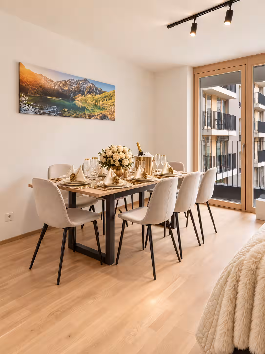 Triple Balcony Residence · 23