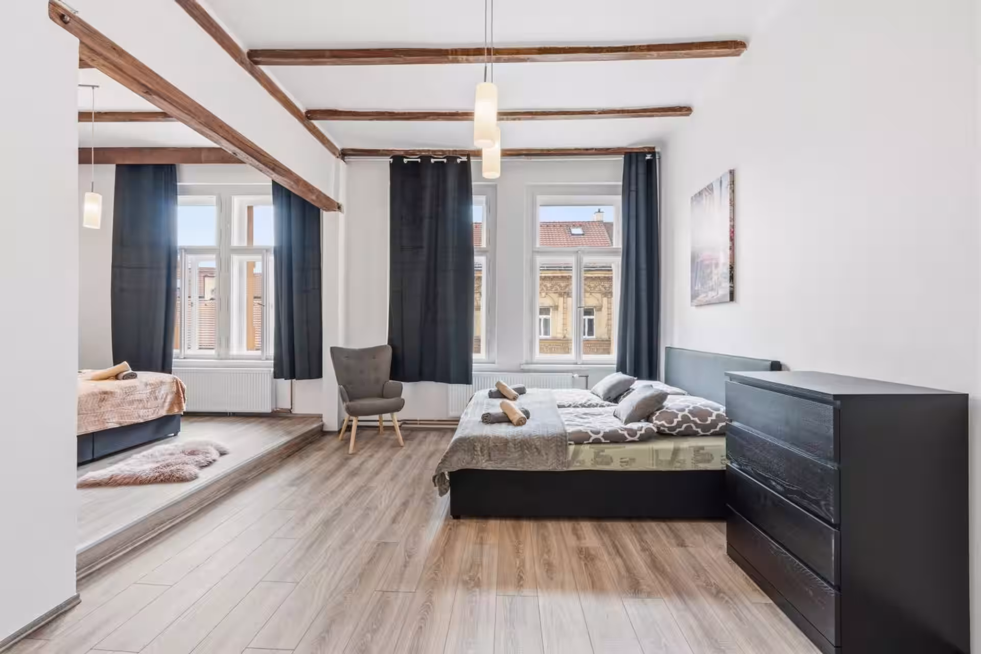 London Royal Residence · 16