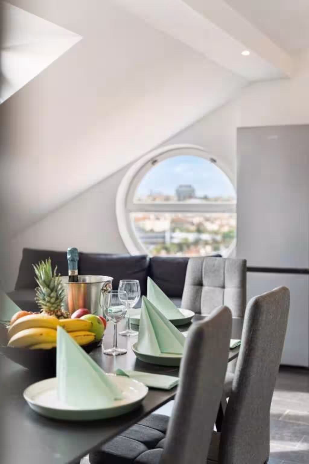 DiCaprio Penthouse · 30