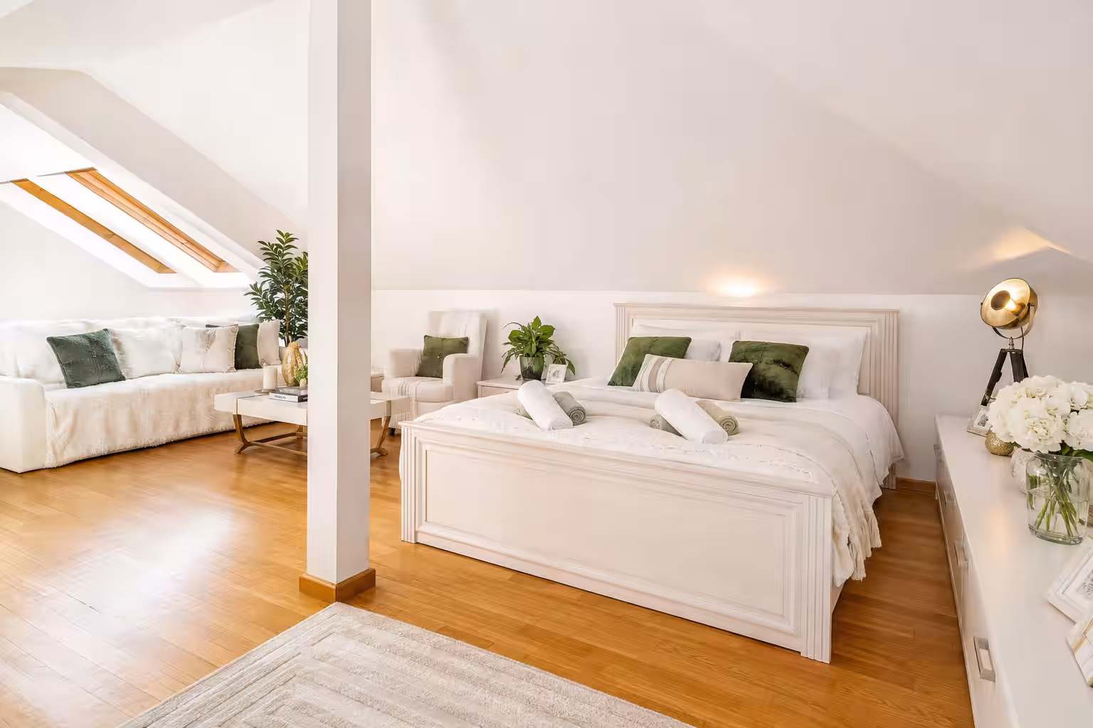 River Deluxe Suite · 81