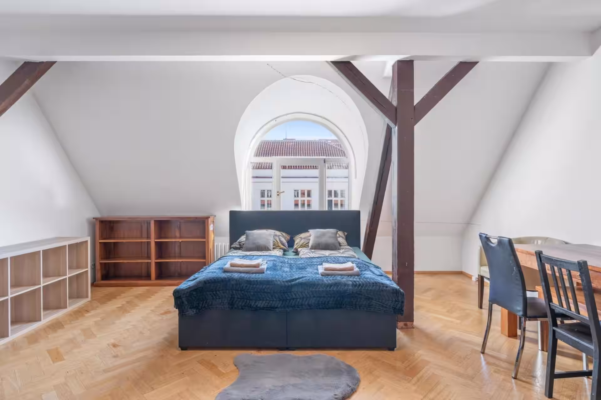 Royal Prague Gallery · 32