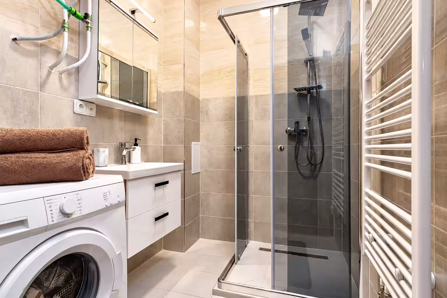 Luxury Lion Suite · 3