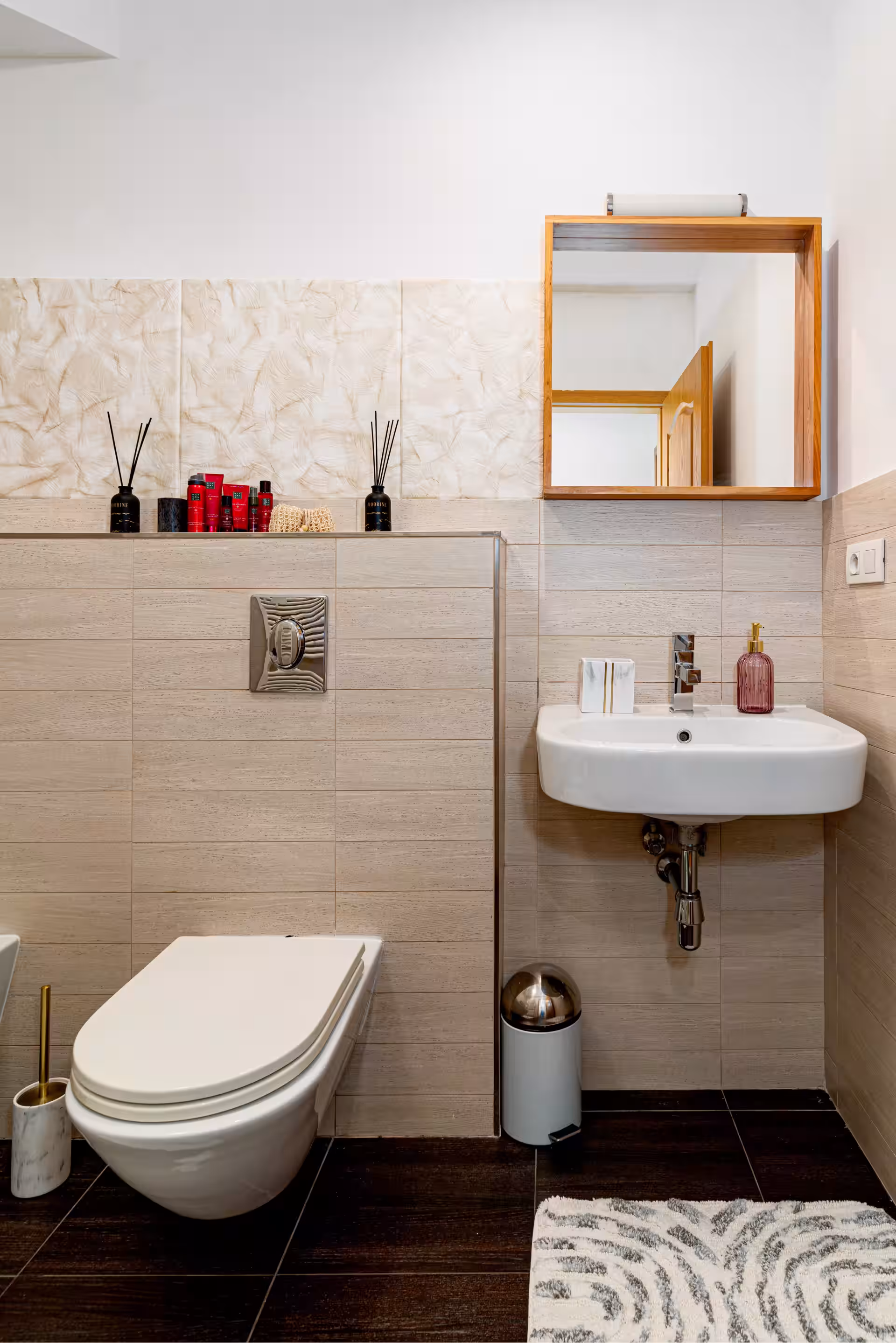 River Deluxe Suite · 33