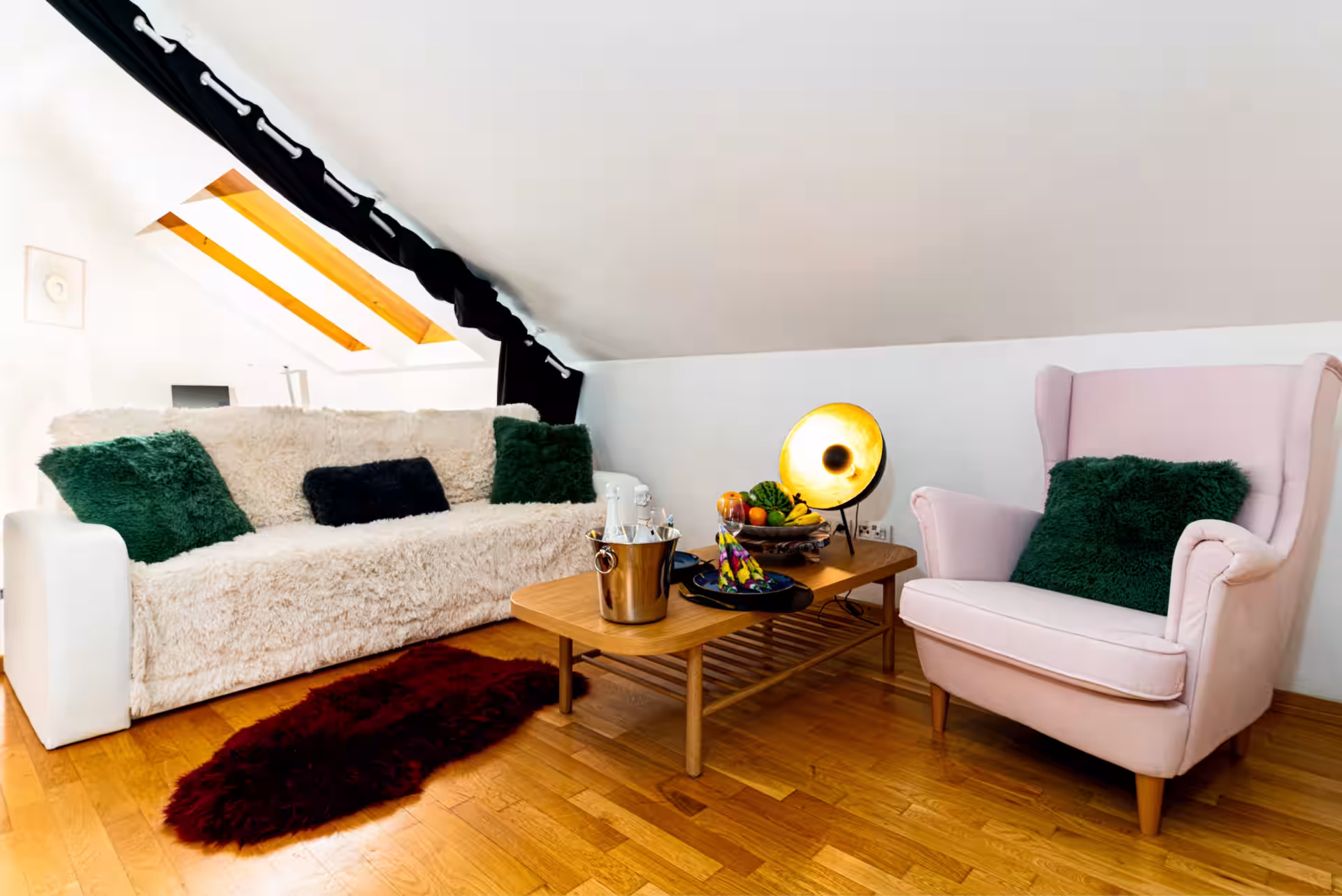 River Deluxe Suite · 17