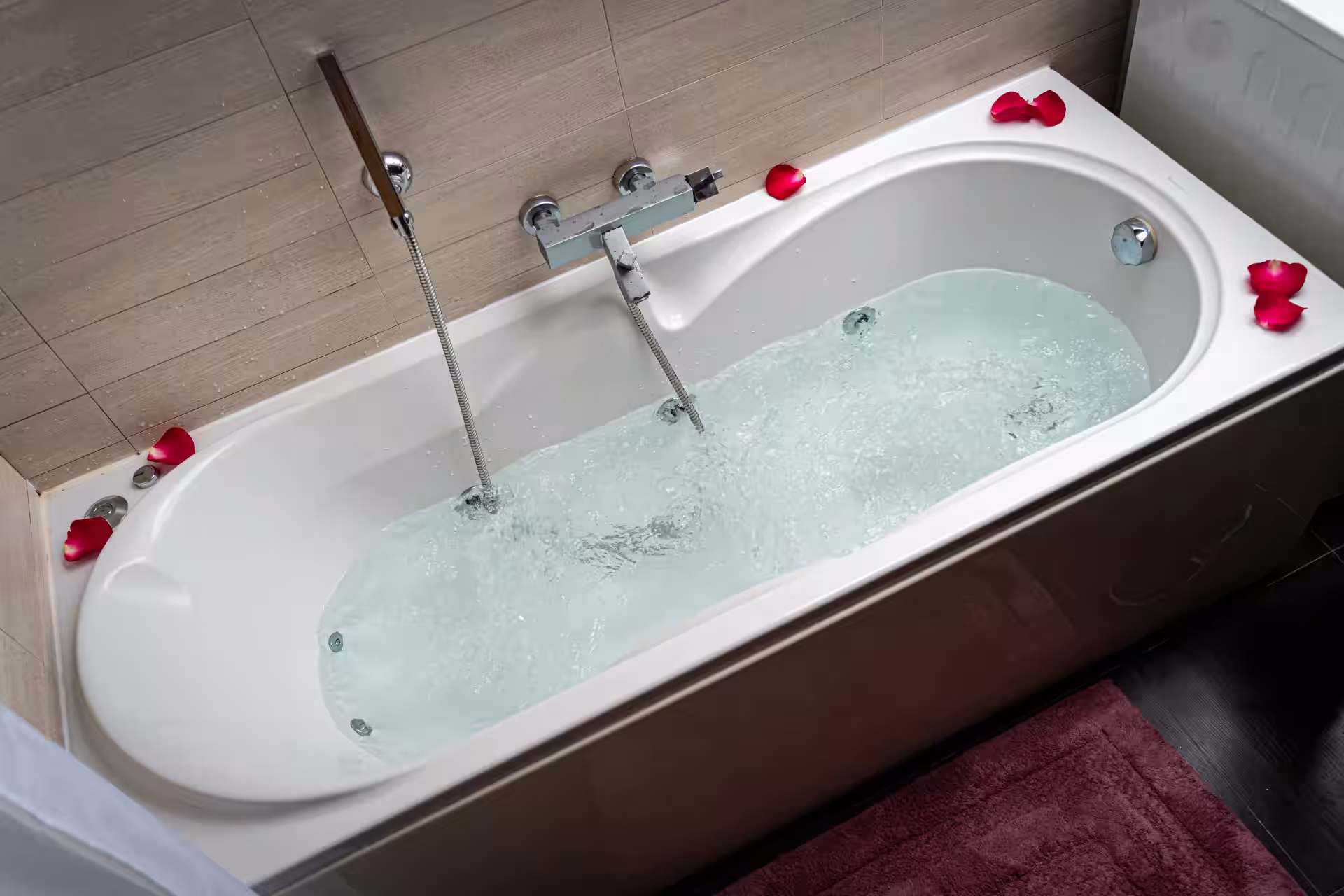 River Deluxe Suite · 72