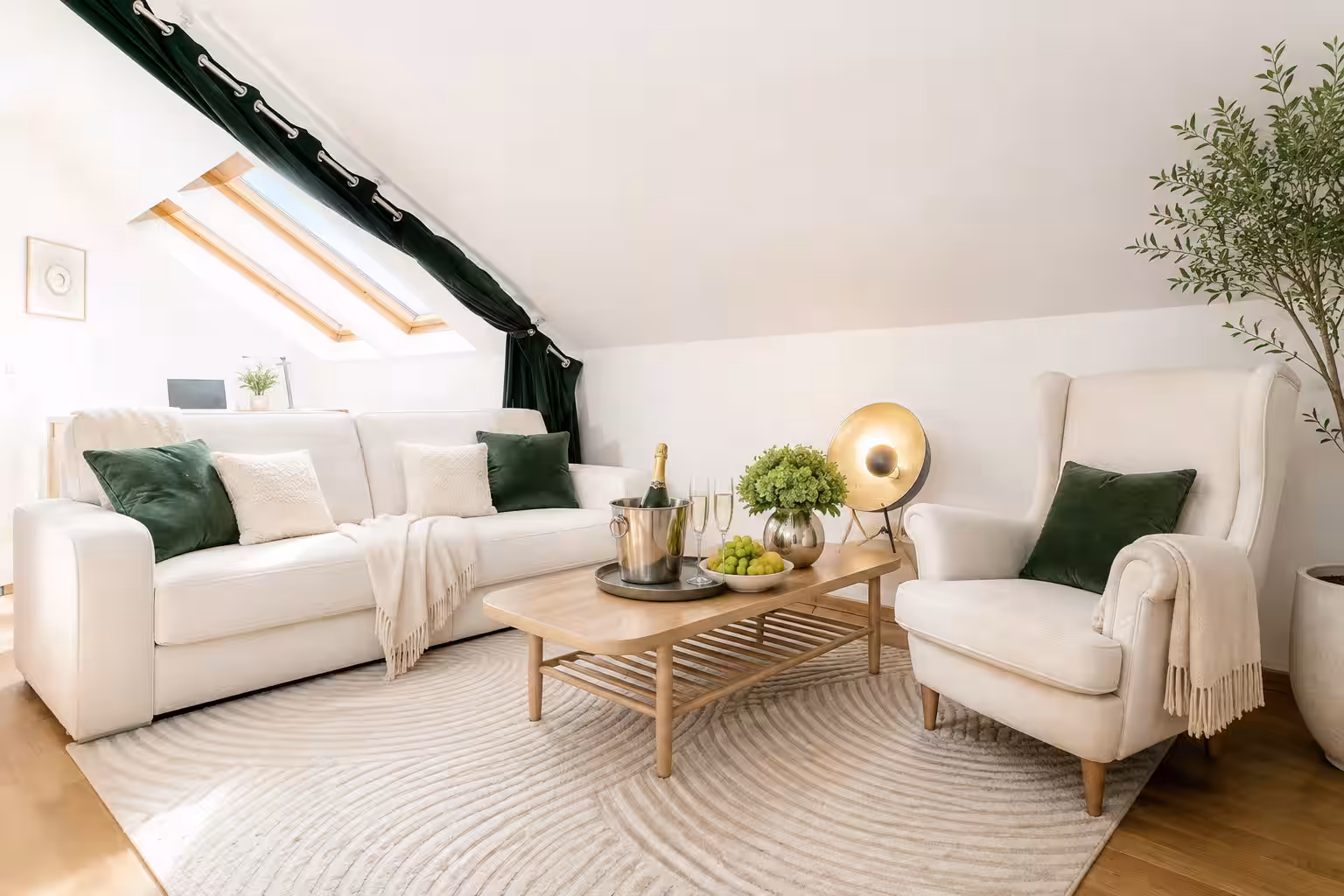 River Deluxe Suite · 6