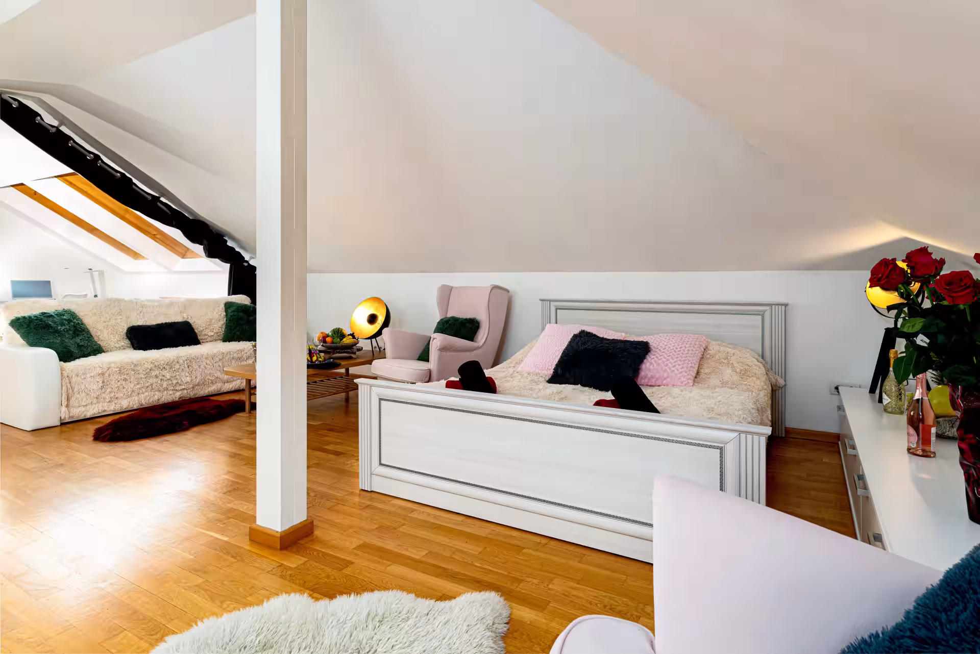River Deluxe Suite · 15