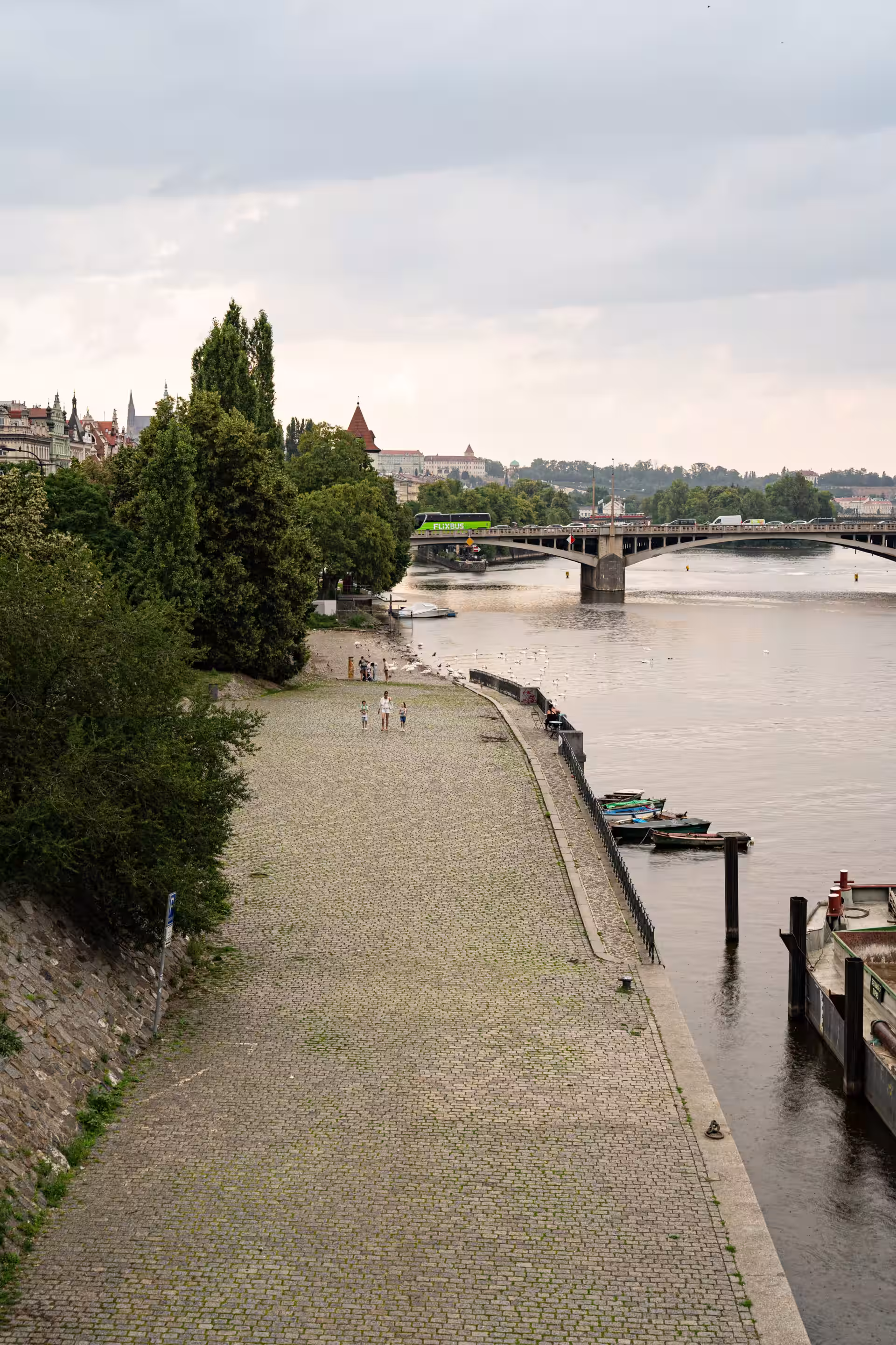 River Deluxe Suite · 79