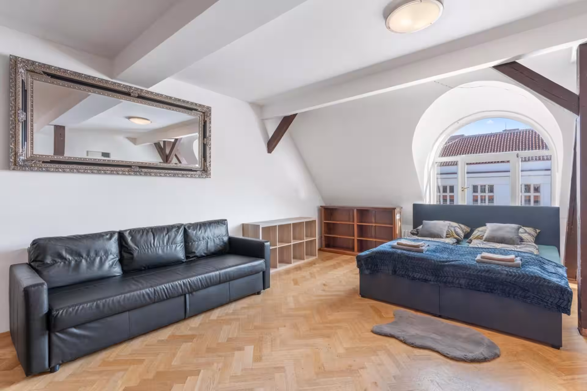 Royal Prague Gallery · 1
